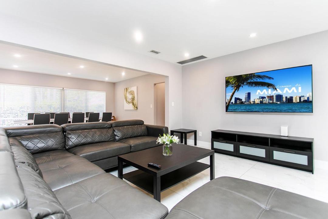 Photo of Livingroom in Hollywood Lakes