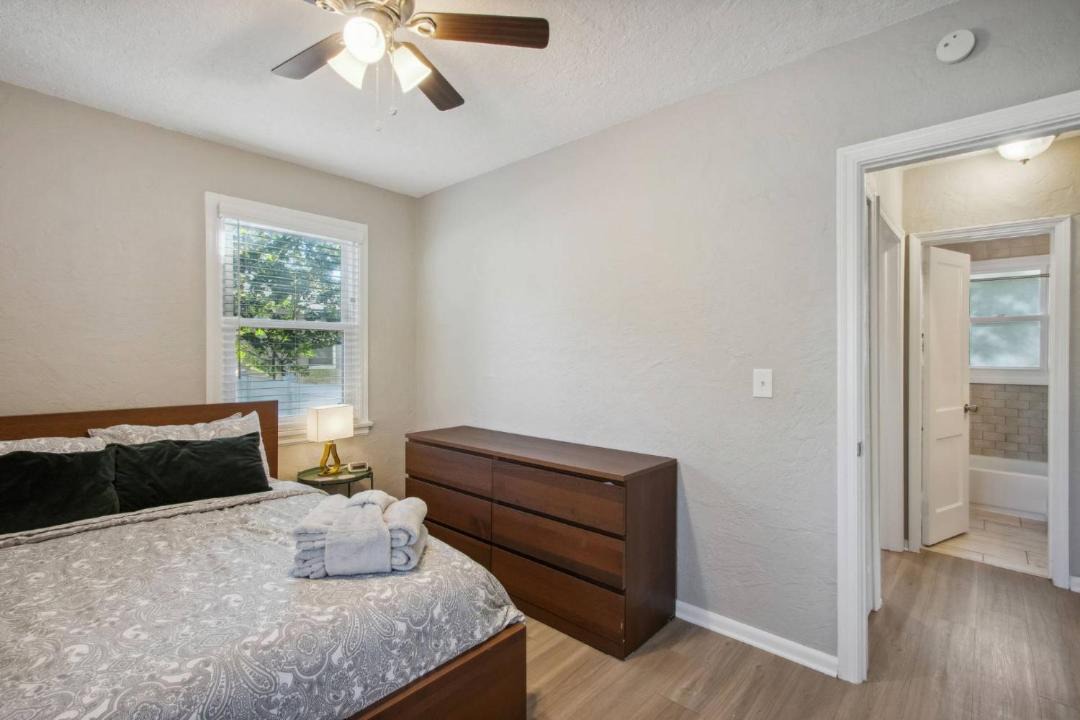Photo of Bedroom in Murray Hill