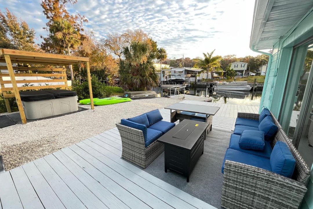 Photo of Patio Balcony in Weeki Wachee Gardens