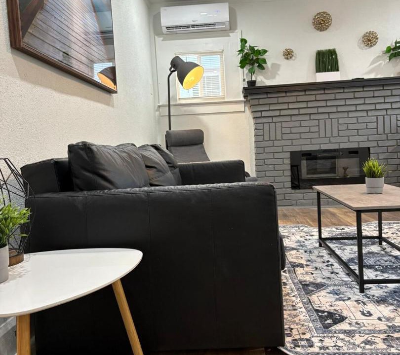 Photo of Livingroom in Historic Uptown