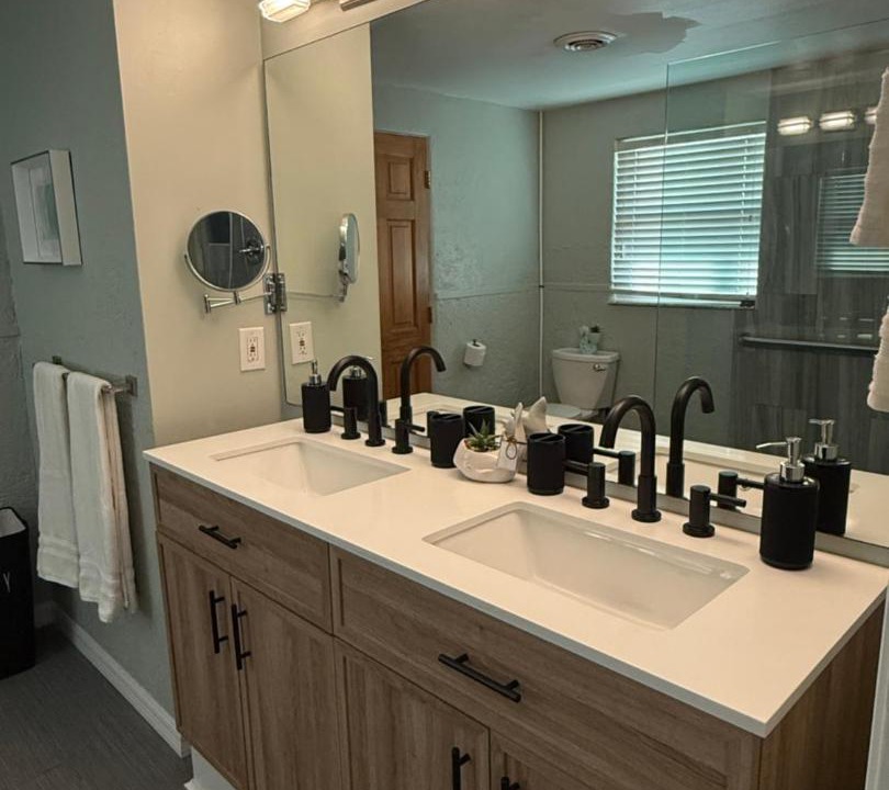 Photo of Bathroom in Sunny Shores