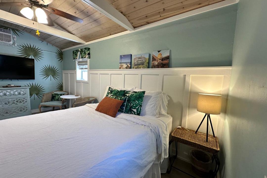Photo of Bedroom in Historic Kenwood