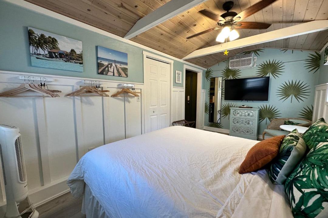 Photo of Bedroom in Historic Kenwood
