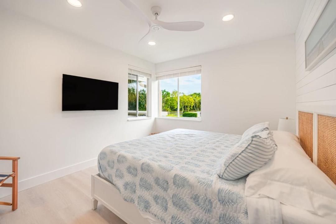 Photo of Bedroom in Jupiter Bay