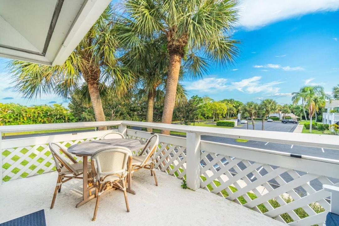 Photo of Patio Balcony in Jupiter Bay