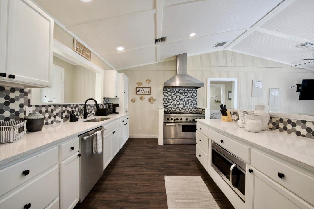 Photo of Kitchen in Mid Island