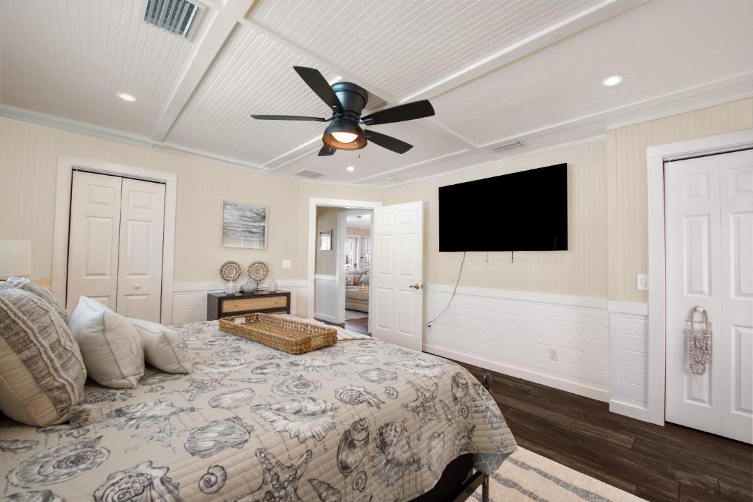 Photo of Bedroom in Mid Island