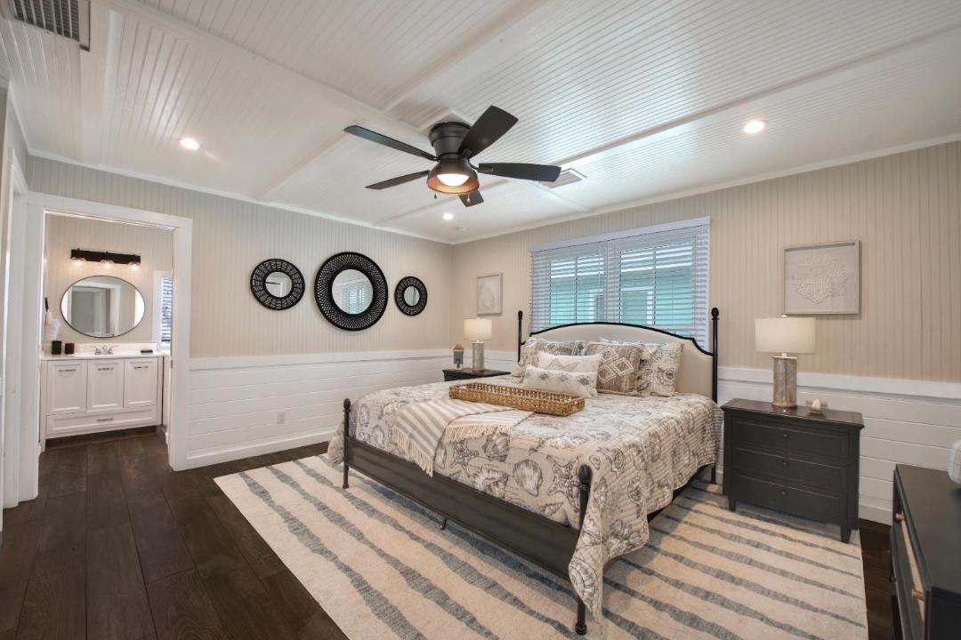 Photo of Bedroom in Mid Island