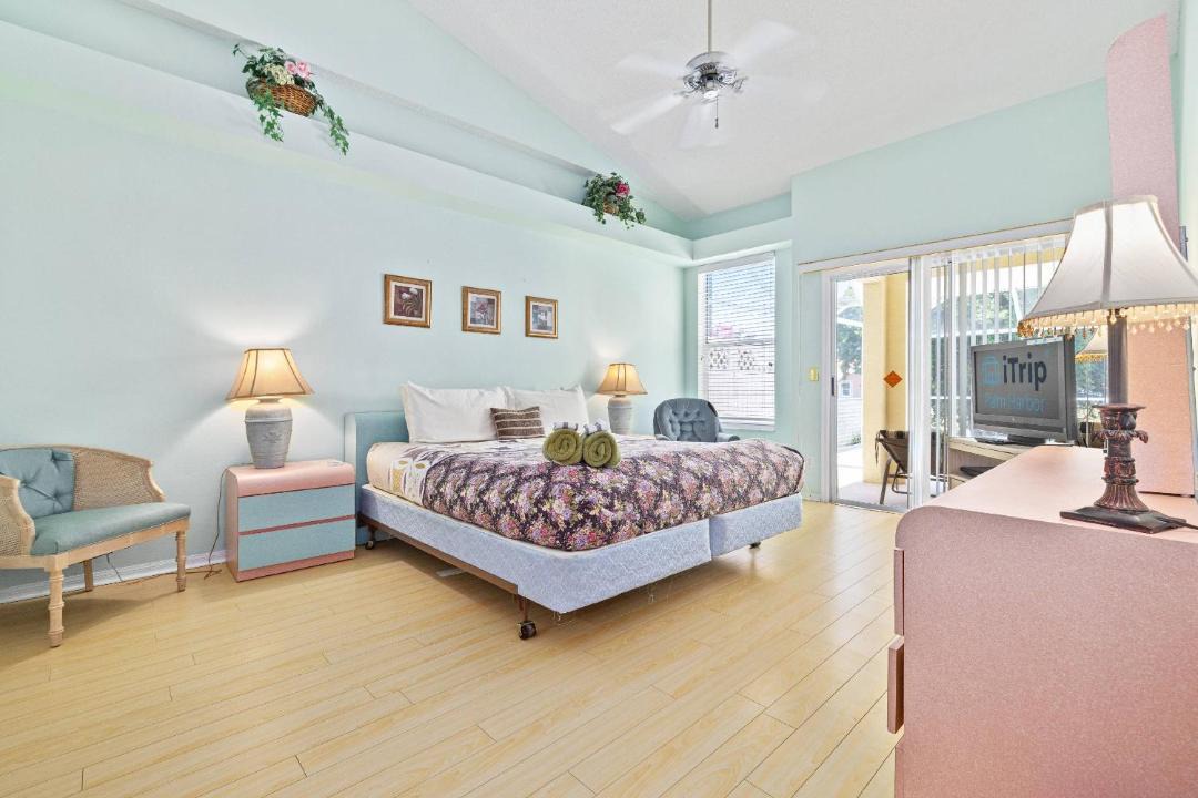 Photo of Bedroom in Fairway Oaks