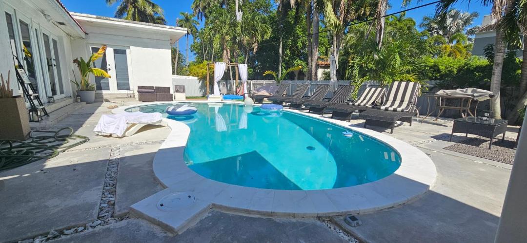 Photo of Outdoor in Hollywood Lakes