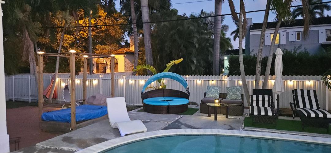 Photo of Outdoor in Hollywood Lakes