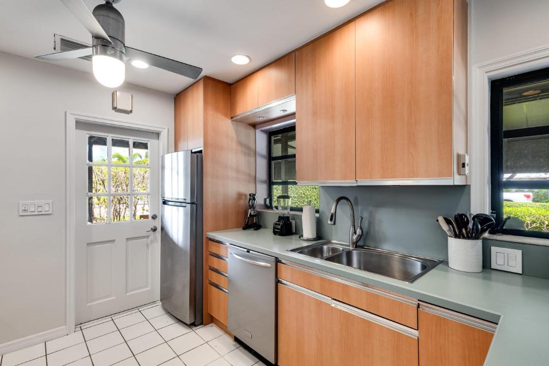 Photo of Kitchen in Lauderdale Harbours