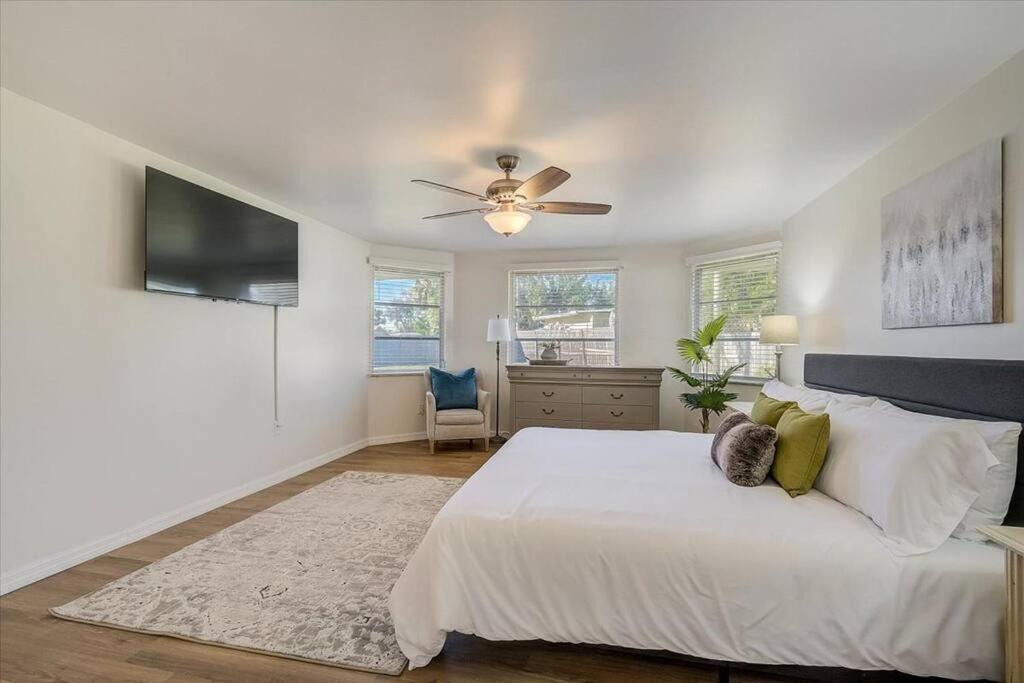 Photo of Bedroom in Bayshore Gardens