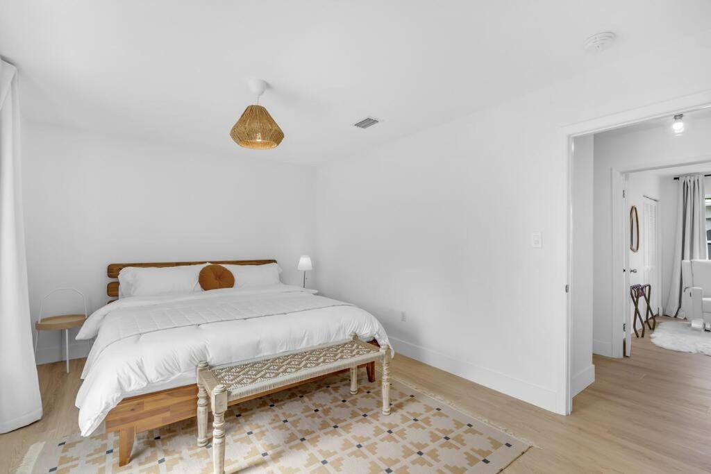 Photo of Bedroom in Coral Way