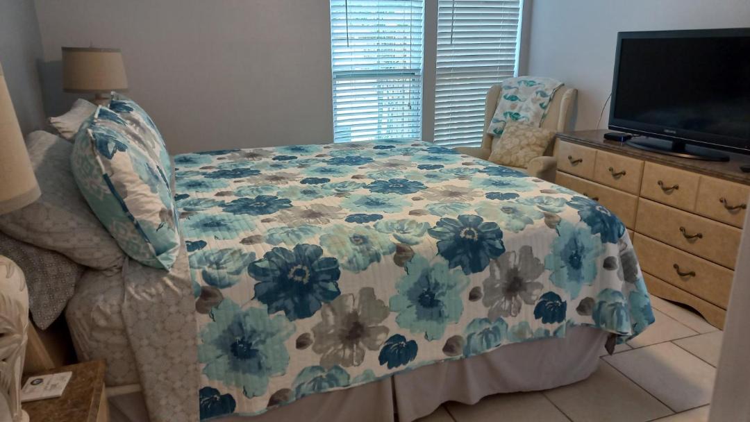 Photo of Bedroom in Gulf Gate Estates