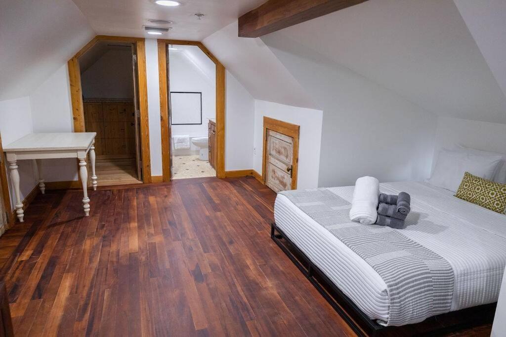 Photo of Bedroom in Jacksonville Beach