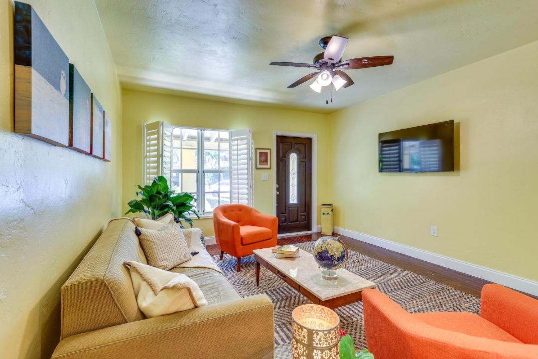 Photo of Livingroom in Biscayne Park