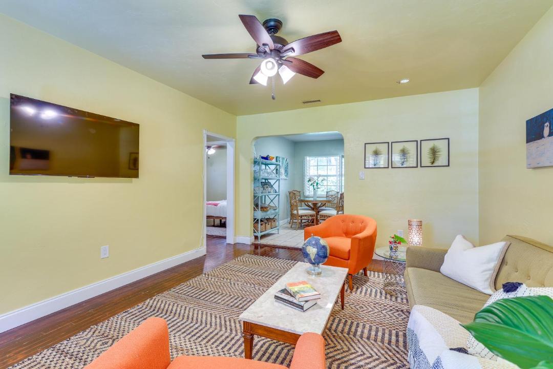 Photo of Livingroom in Biscayne Park
