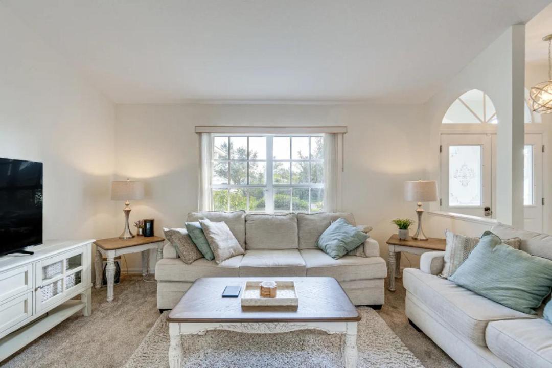 Photo of Livingroom in Gulf Cove