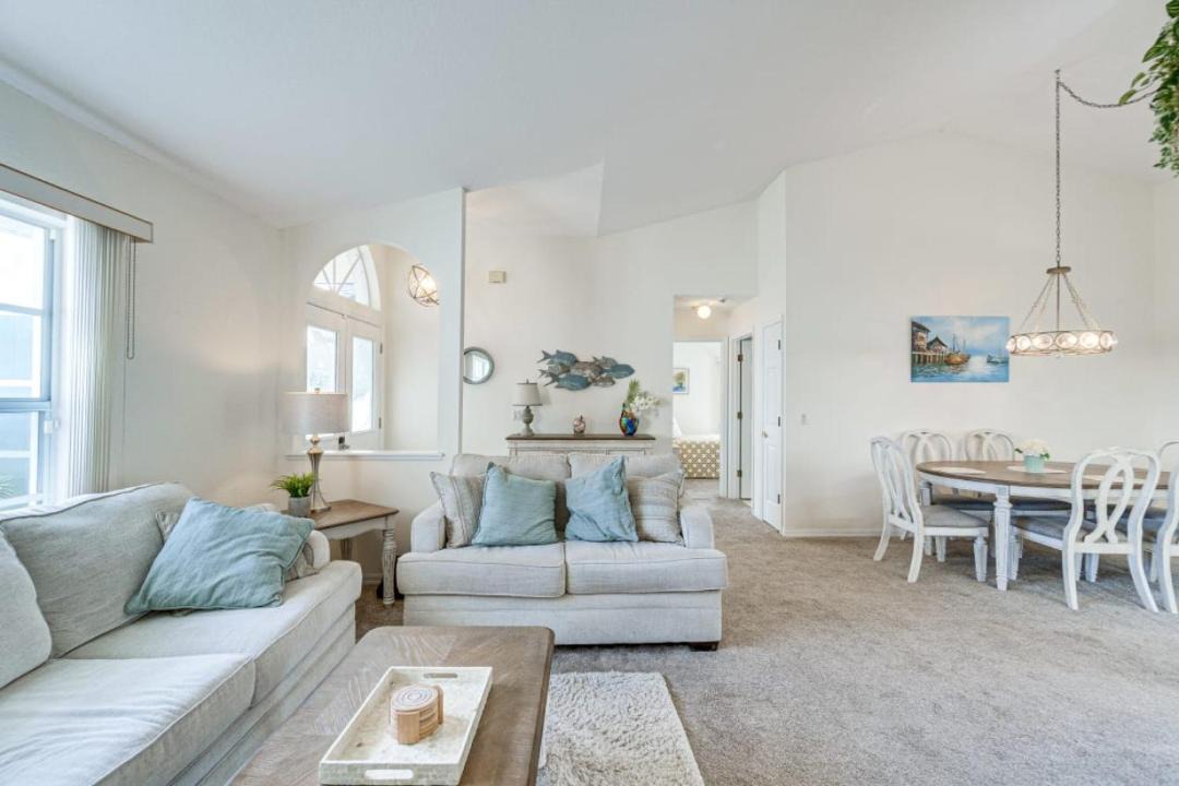 Photo of Livingroom in Gulf Cove