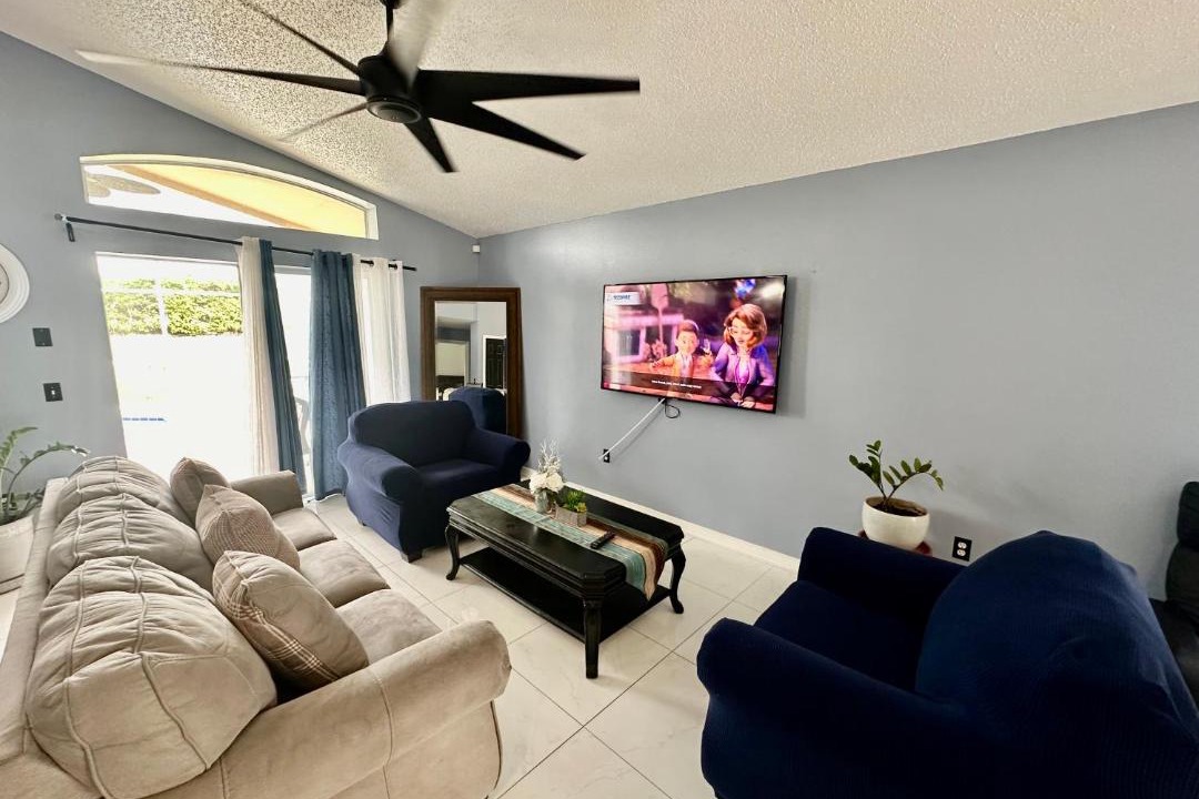 Photo of Livingroom in Westbury