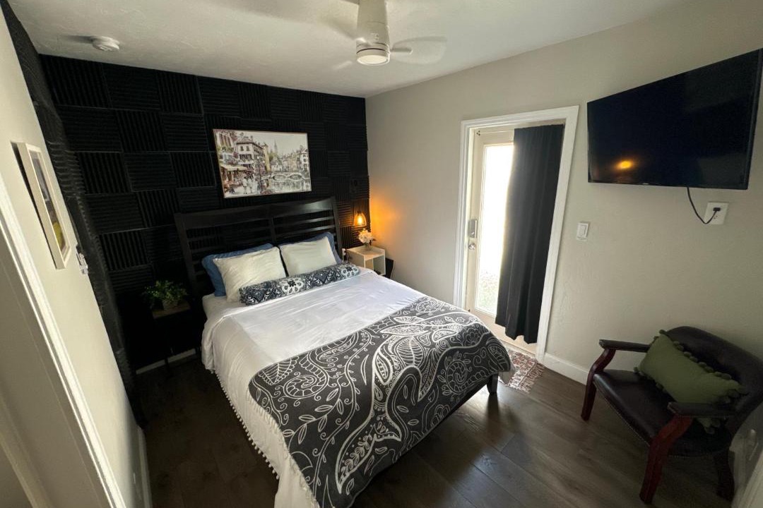 Photo of Bedroom in Riviera Beach