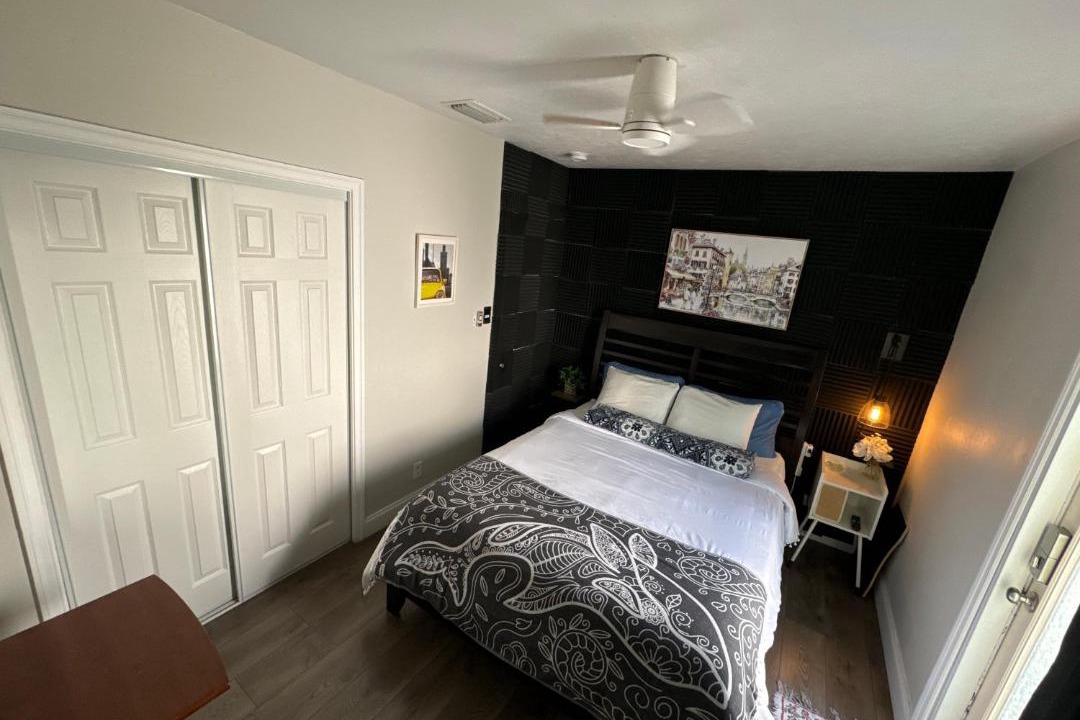 Photo of Bedroom in Riviera Beach