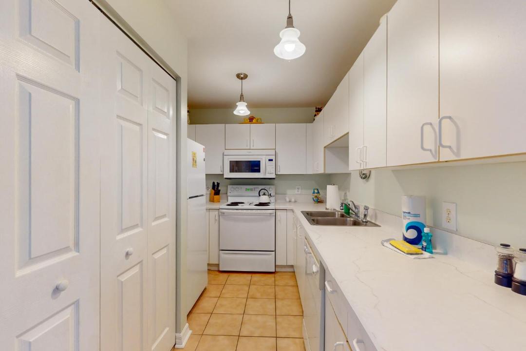 Photo of Kitchen in Vanderbilt Beach