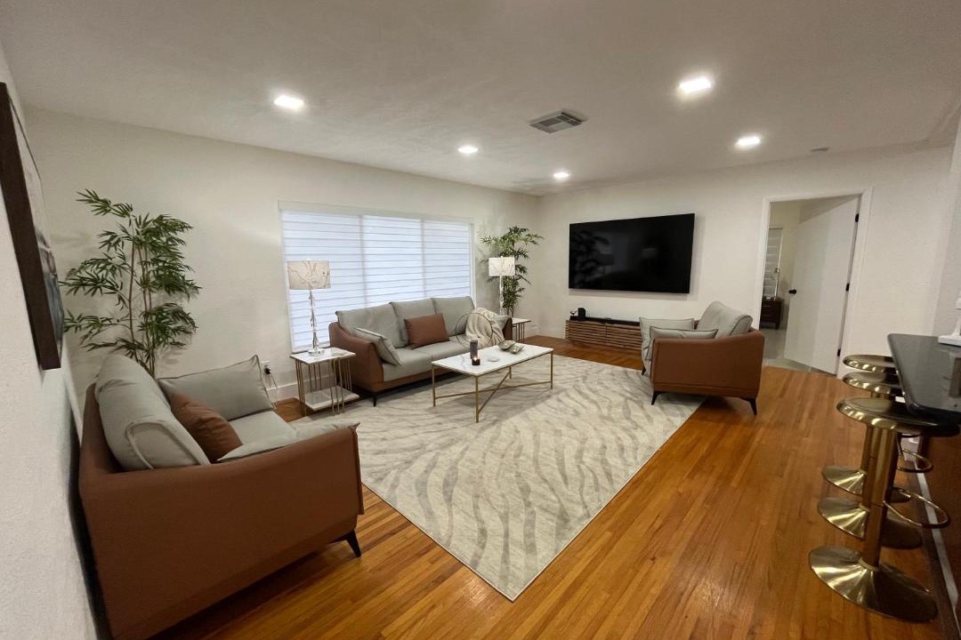 Photo of Livingroom in Ludlam