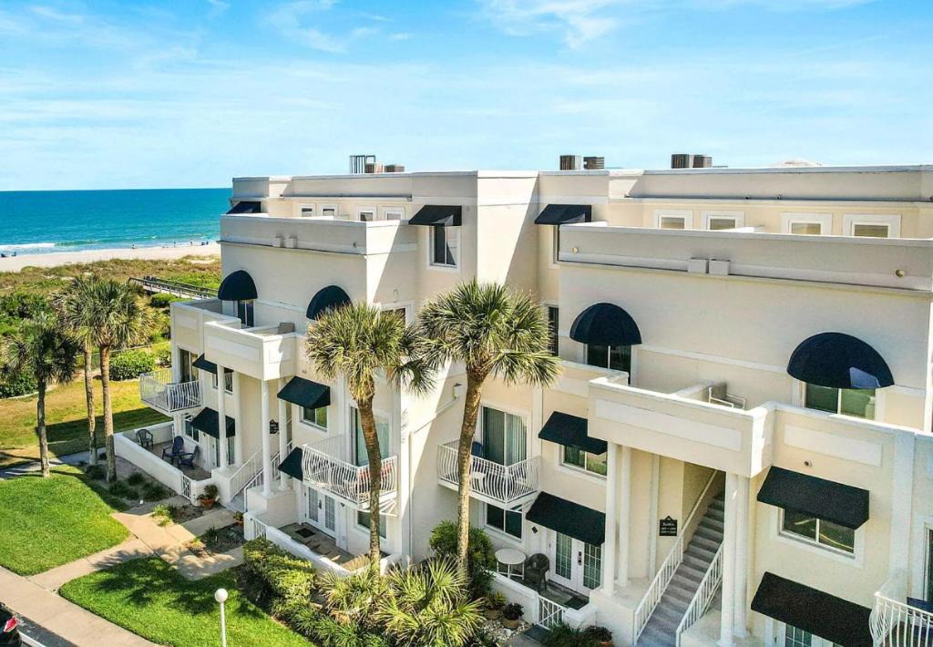 Photo of Patio Balcony in Cape Caneveral Beach Gardens