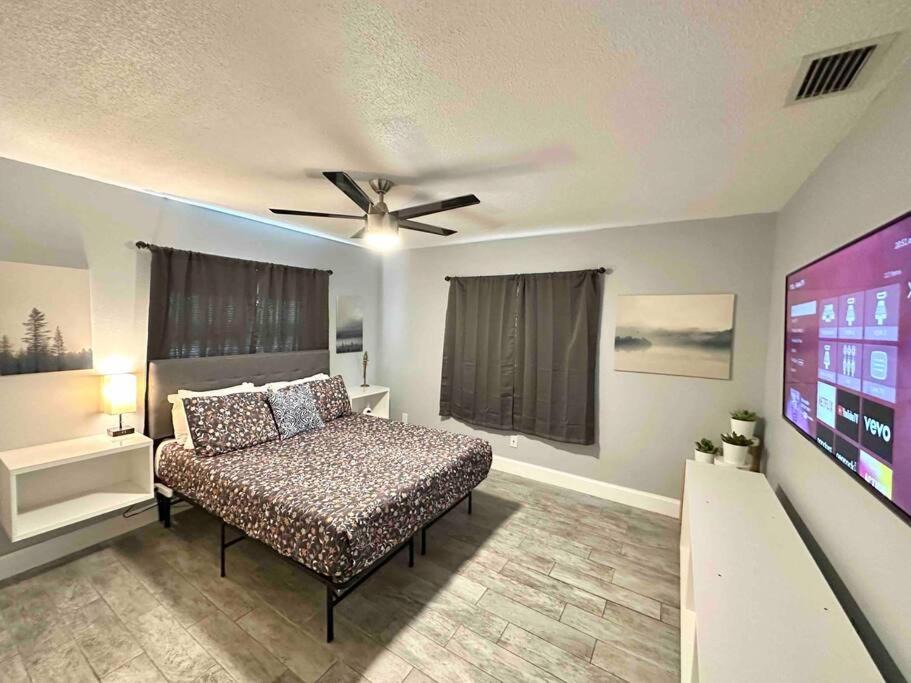 Photo of Bedroom in Cypress Gardens