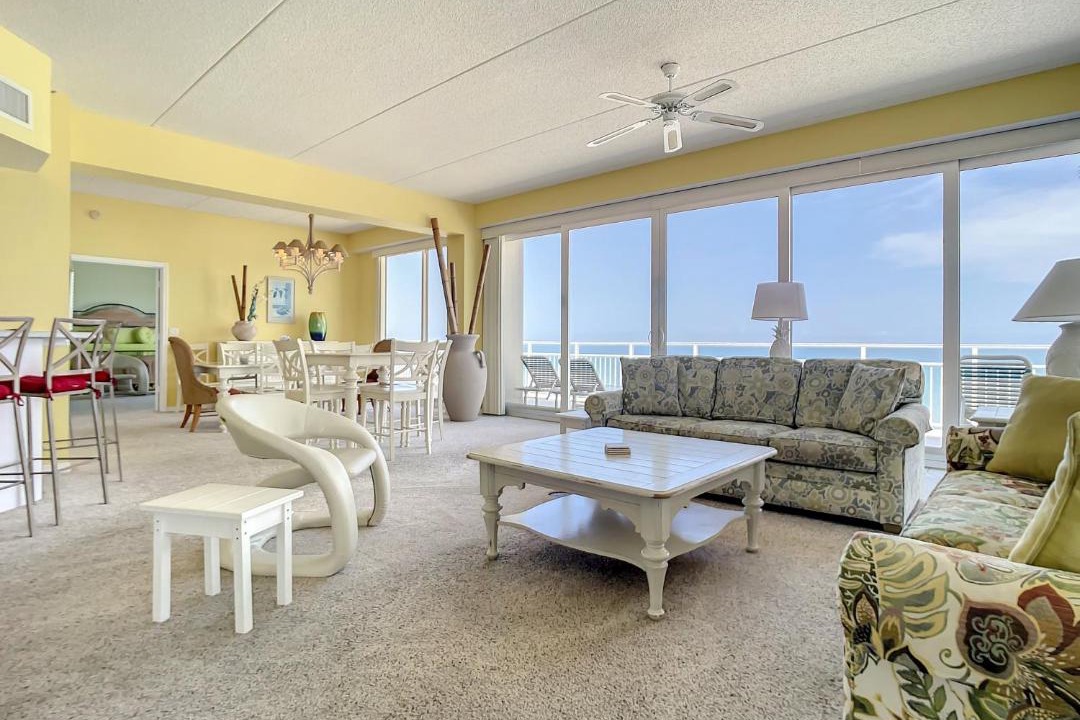 Photo of Livingroom in New Smyrna Beach
