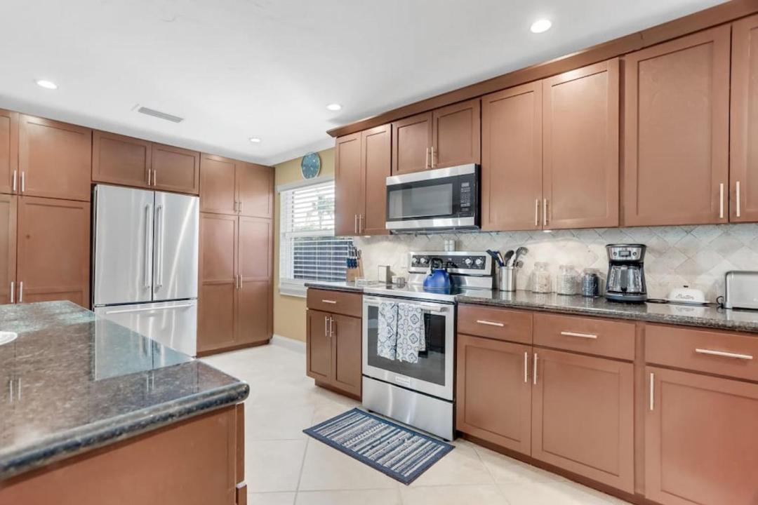 Photo of Kitchen in Golfview Harbor