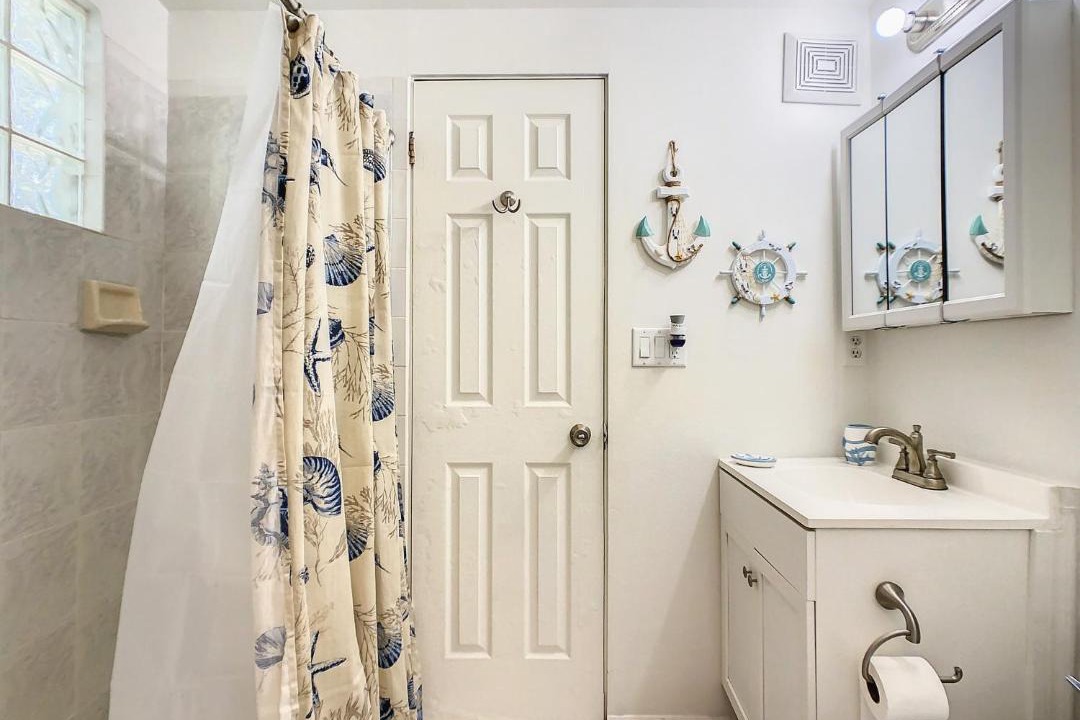 Photo of Bathroom in Gulf Gate Estates
