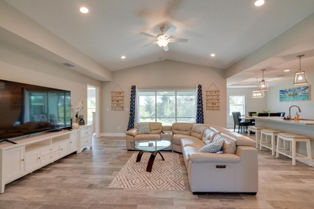 Photo of Livingroom in South Gulf Cove