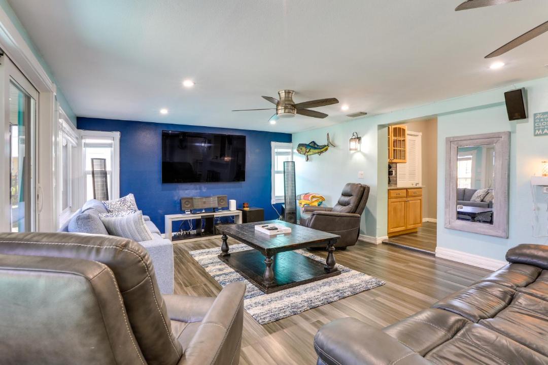 Photo of Livingroom in Edgewater