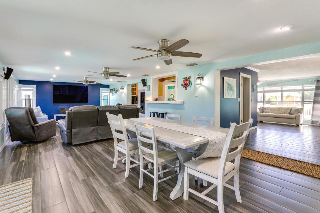 Photo of Livingroom in Edgewater