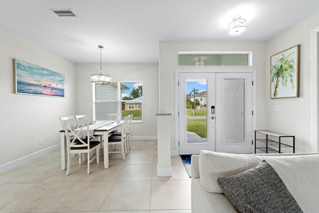 Photo of Livingroom in North Port