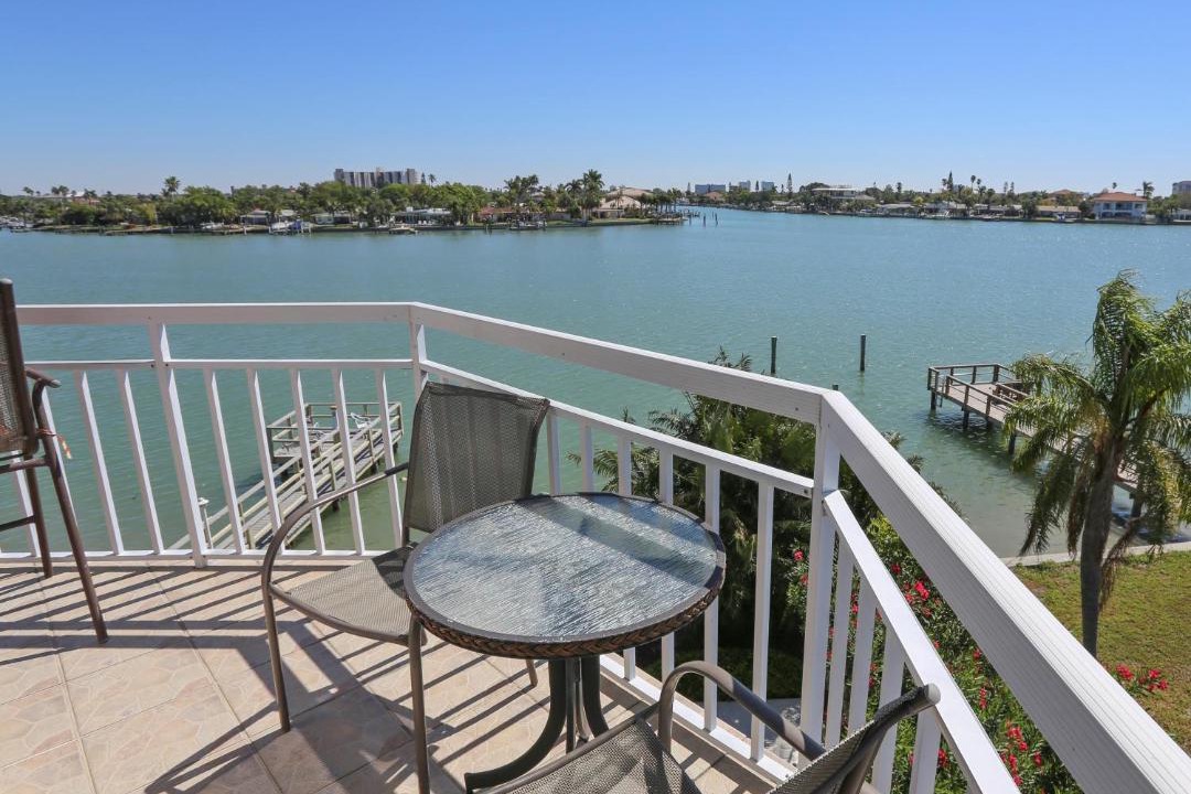 Photo of Patio Balcony in Treasure Island