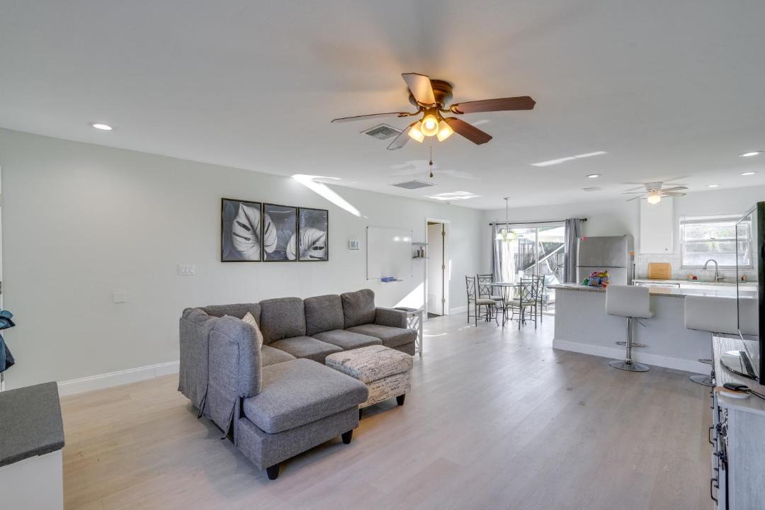 Photo of Livingroom in San Carlos Park