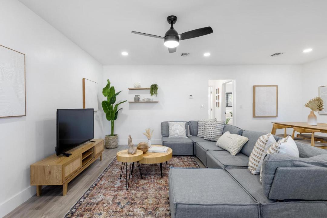 Photo of Livingroom in Poinsettia Heights