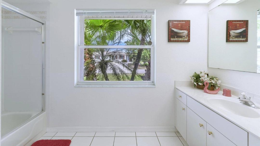 Photo of Bathroom in Caloosahatchee