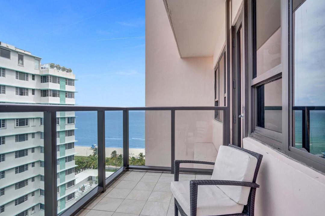 Photo of Patio Balcony in Mid Beach