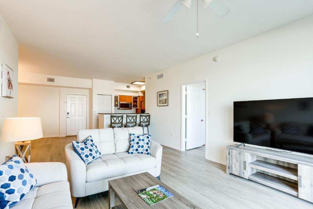 Photo of Livingroom in East Ocean Ave