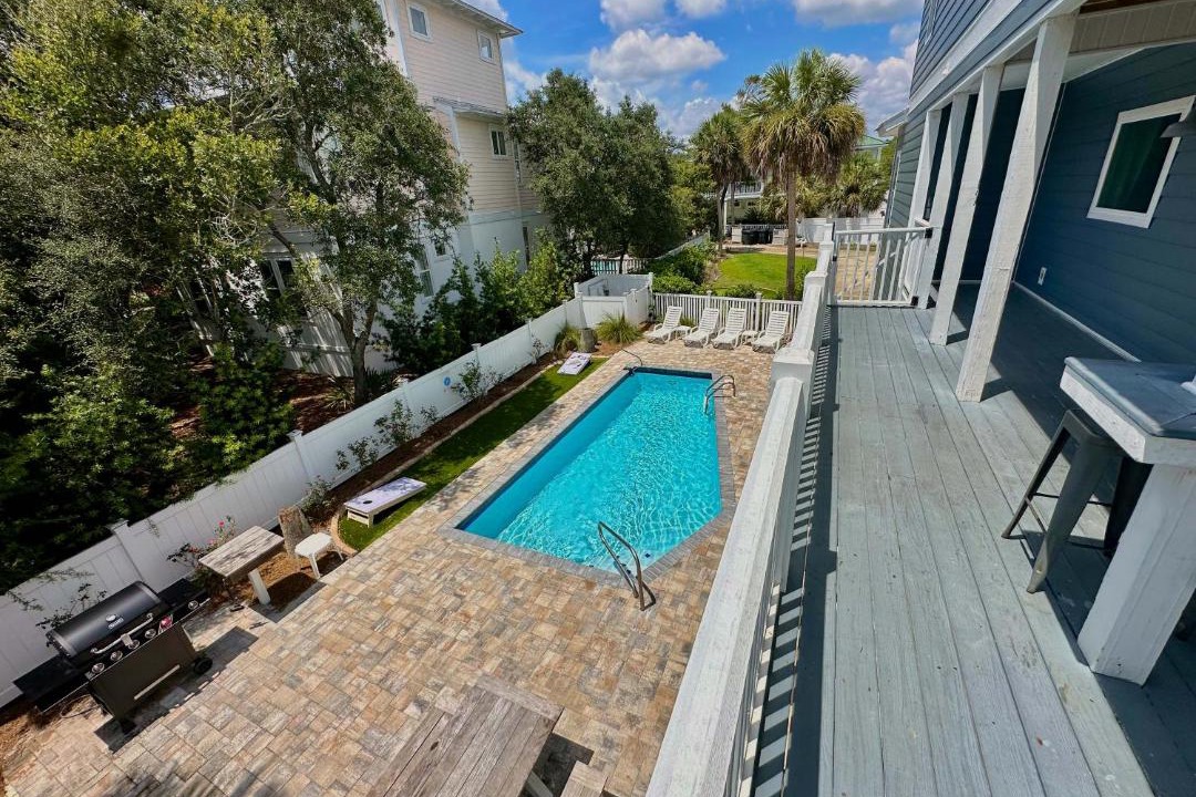 Photo of Outdoor in White's Gulfview