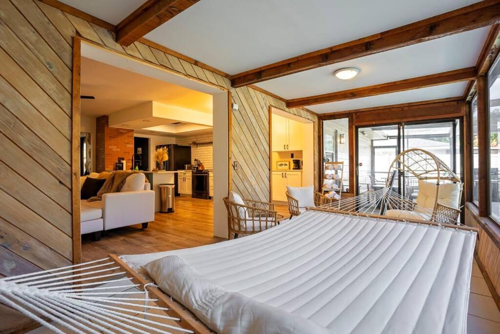 Photo of Bedroom in Cypress Gardens