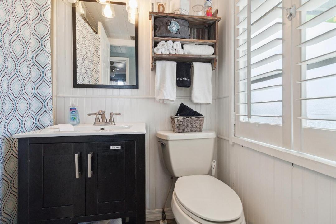 Photo of Bathroom in Flamingo Bay