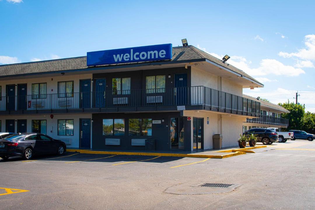 Photo of Buildings in Lantana