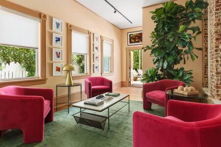 Photo of Livingroom in Historic Seaport