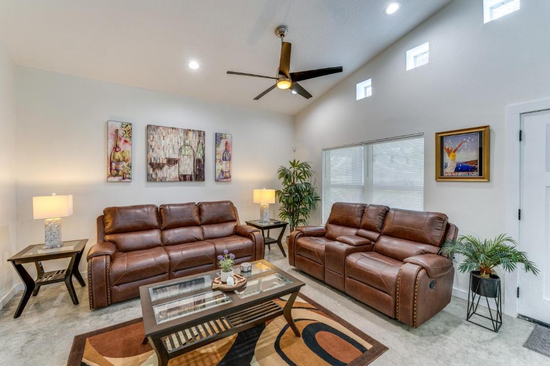 Photo of Livingroom in Holly Hill